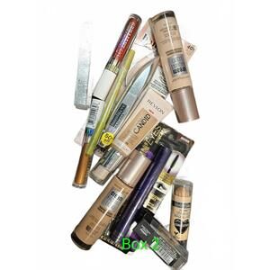 Complete Makeup Bundle: Foundations, Mascaras, and More – Essential Beauty Set!